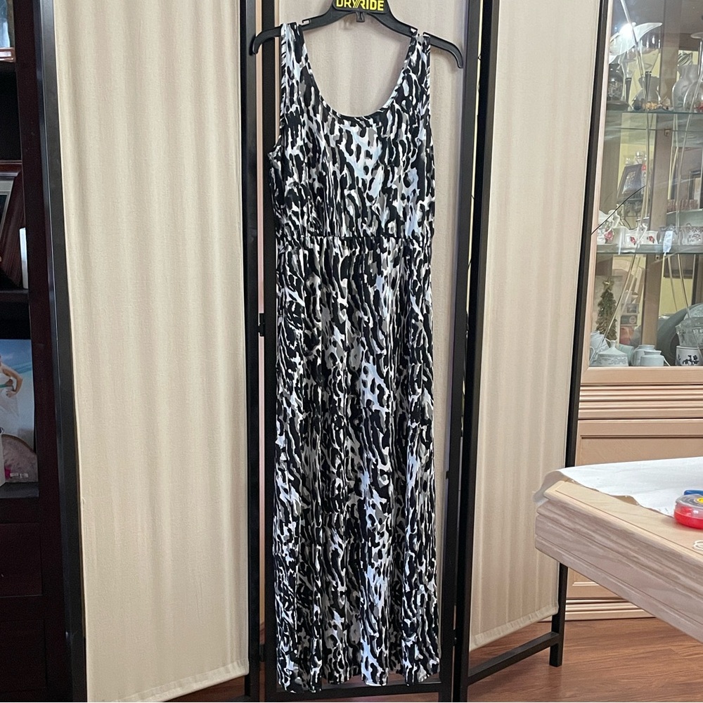 Sleeveless Black & White Asymmetrical Maxi Dress